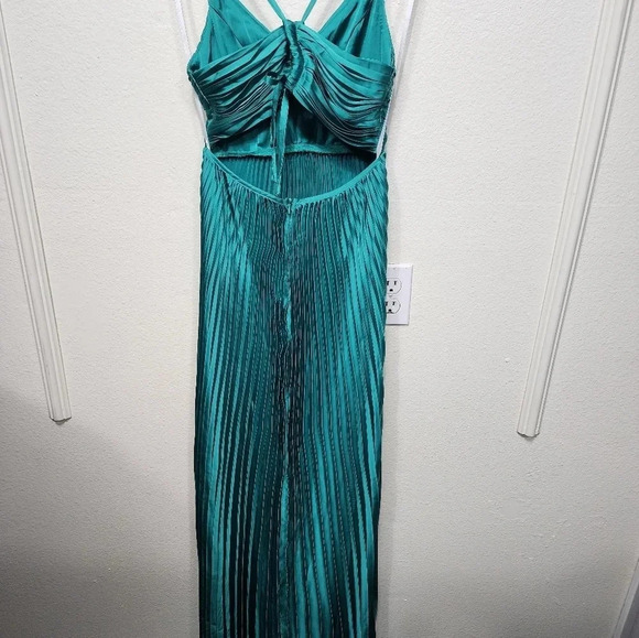 Lulus Dreaming in Color Green V-Neck Pleated Satin Maxi Dress Party Wedding Prom - Picture 6 of 9